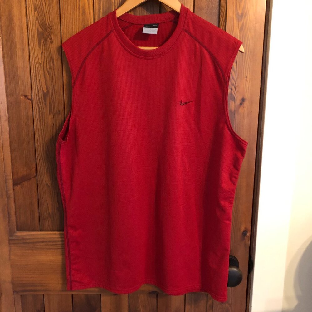 NIKE SPHERE DRY Red Sleeveless Performance Workout Shirt